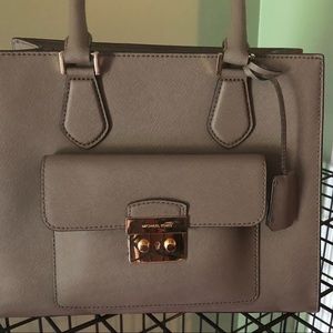 Michael kors purse